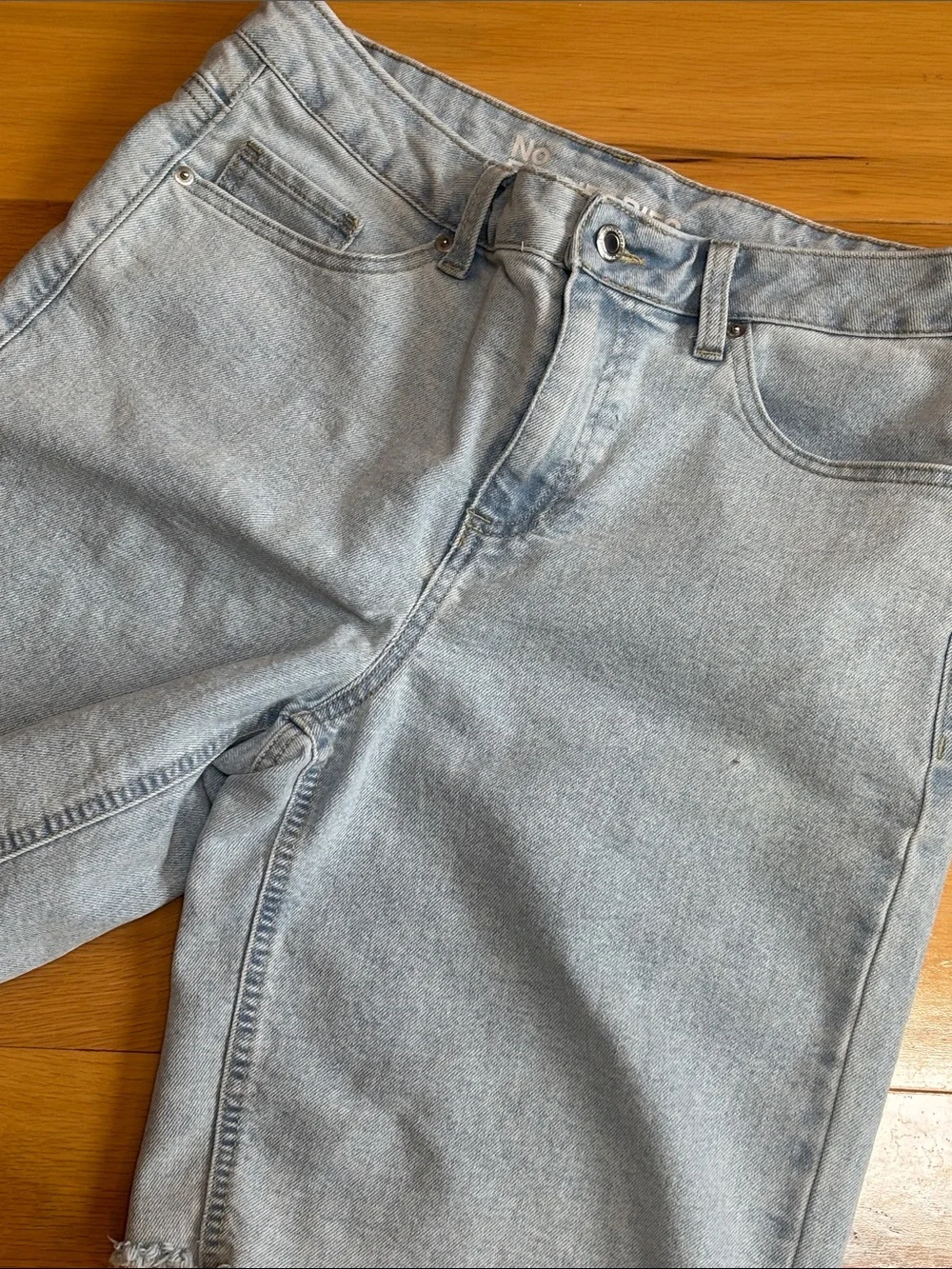 No Boundaries Women’s 6 Light Blue Denim Bermuda Shorts
